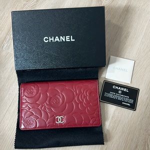 *SOLD* - Chanel Camellia bifold long wallet - Red